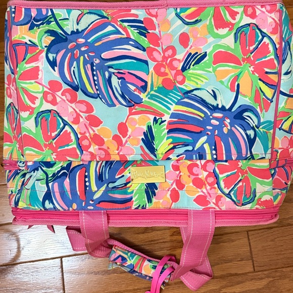 Lilly Pulitzer Vibrant Floral Cooler Bag in Pink & Multi - Picture 6 of 9